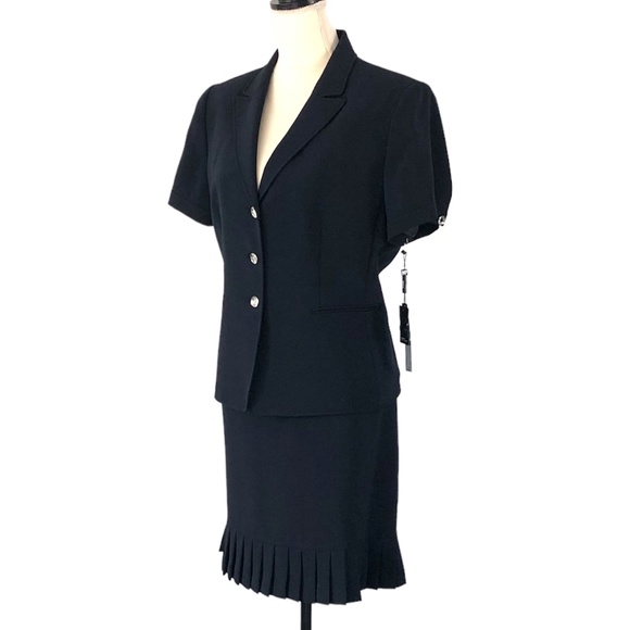 Tahari ASL Navy Blue Short Sleeve Skirt Suit with Pleat Detail Size 14P - Picture 3 of 16
